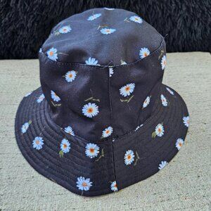 Alice + Olivia Women Bucket Hat Reversible Black/White Cap Daisy Print hat